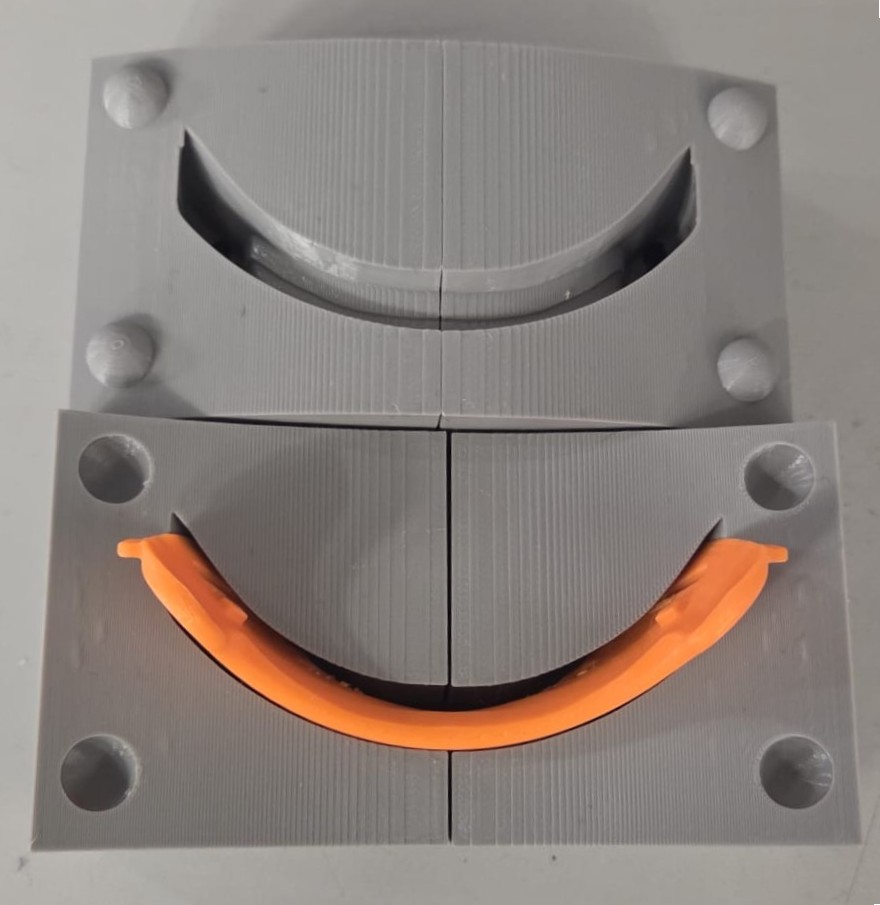 Figure 4a: 3D printed mold for the silicone gasket